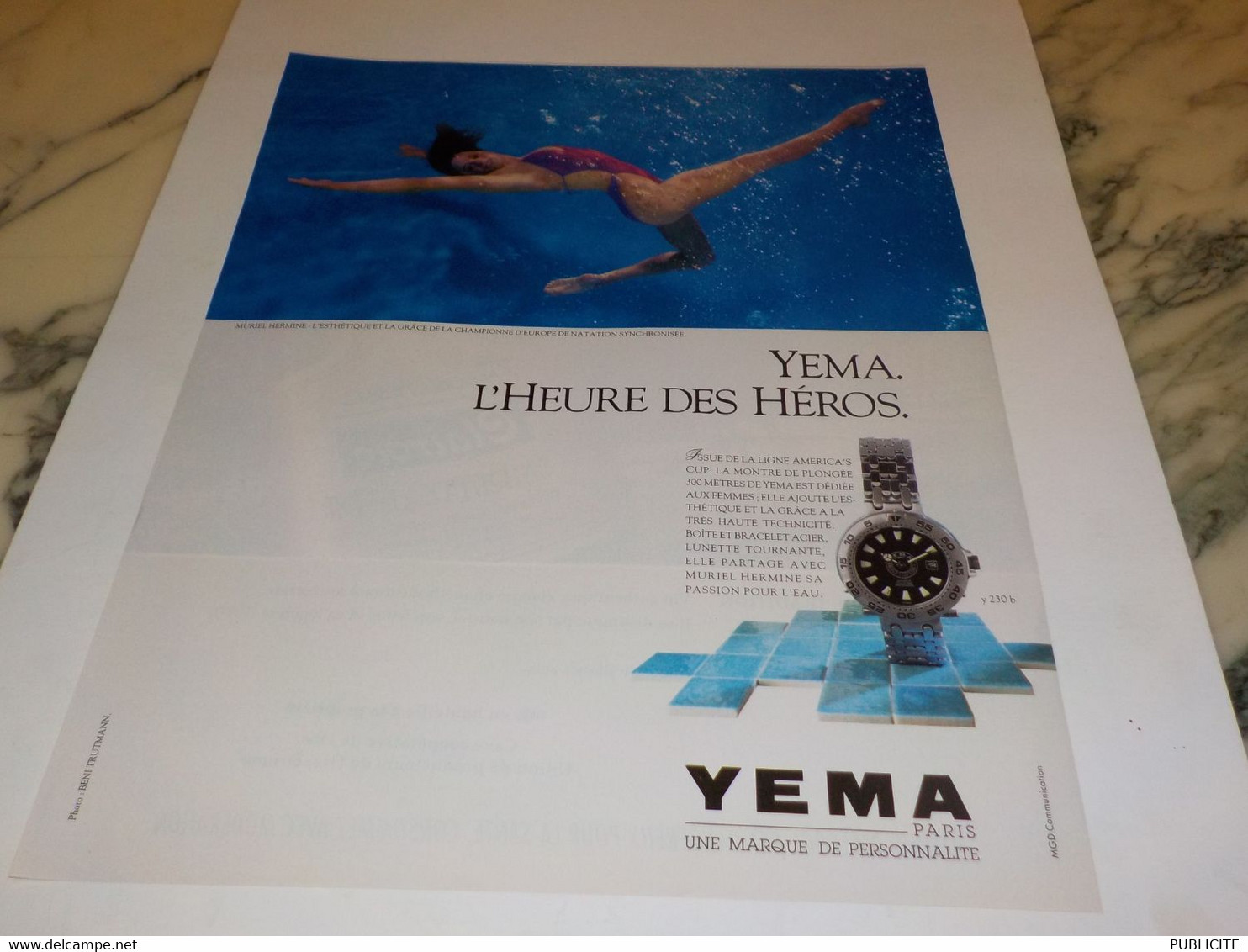 ANCIENNE PUBLICITE MURIEL HERMINE ET  LA MONTRE YEMA 1991 - Swimming