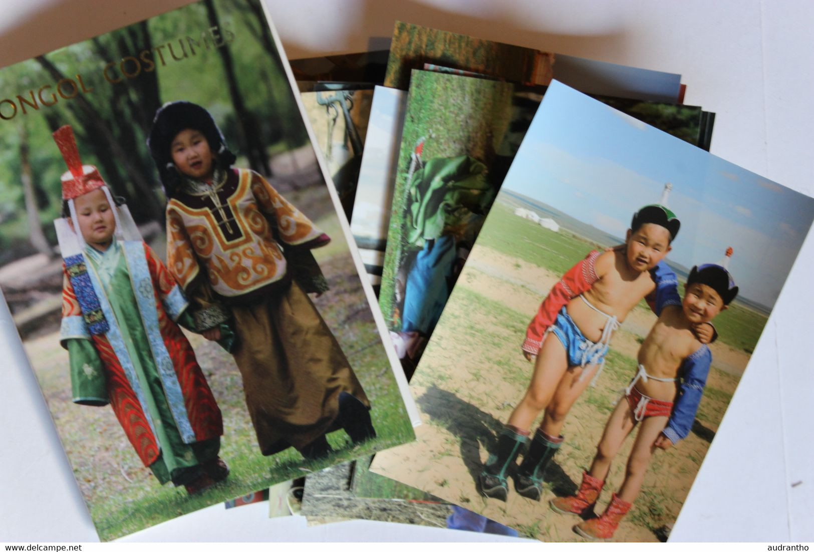 13 Cartes Postales Mongol Costumes Center Enfants En Costume Traditionnel Mongolie Mongolia - Mongolei