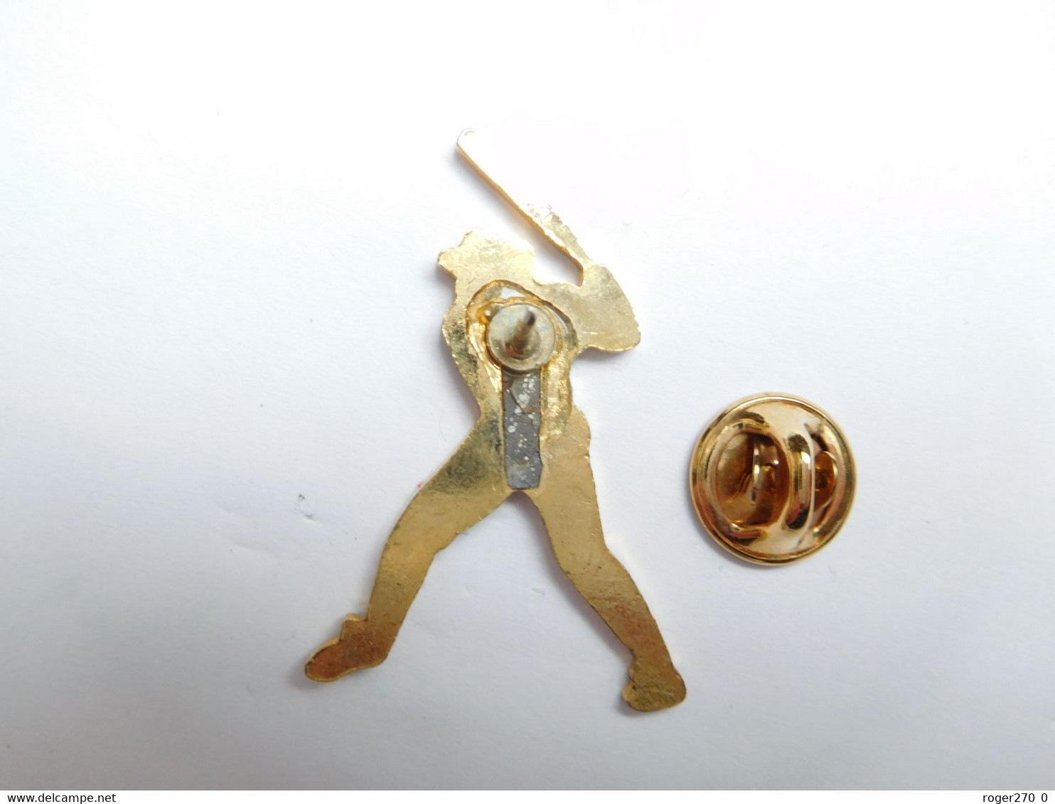 Superbe Pin's Pins En EGF , Joueur De Baseball , ATTENTION : Pointe Recollée - Baseball