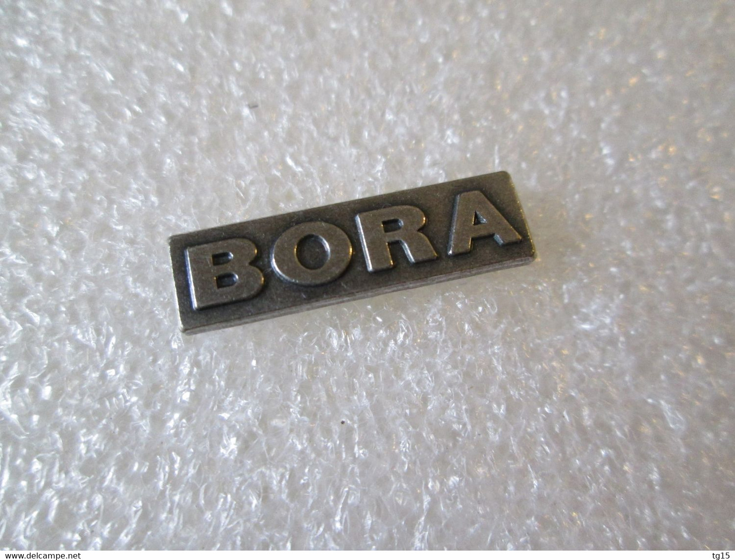 PIN'S    VOLKSWAGEN   LOGO     BORA - Volkswagen