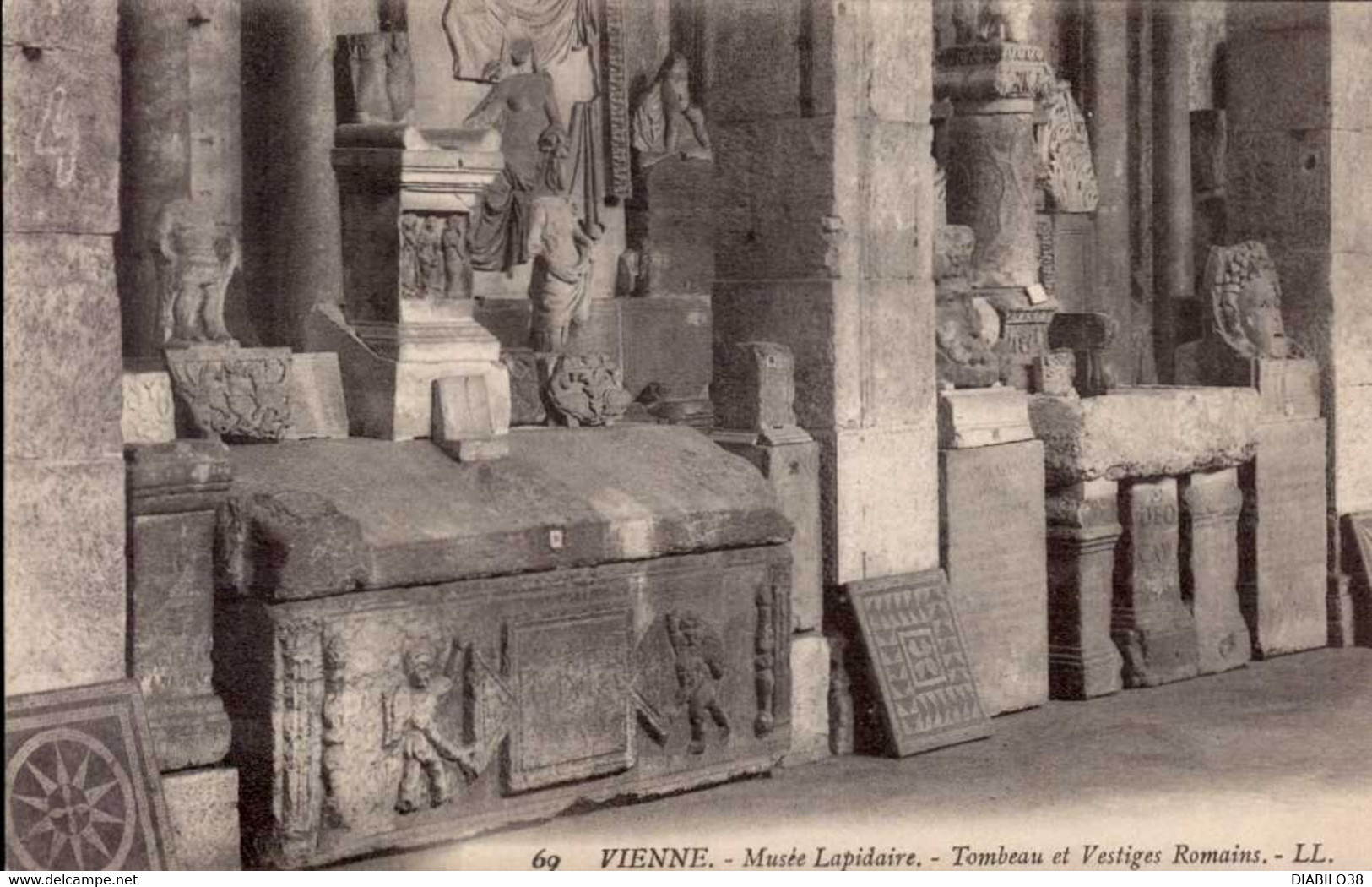 VIENNE    ( ISERE )     MUSEE LAPIDAIRE _ TOMBEAU ET VESTIGES ROMAINS - Vienne