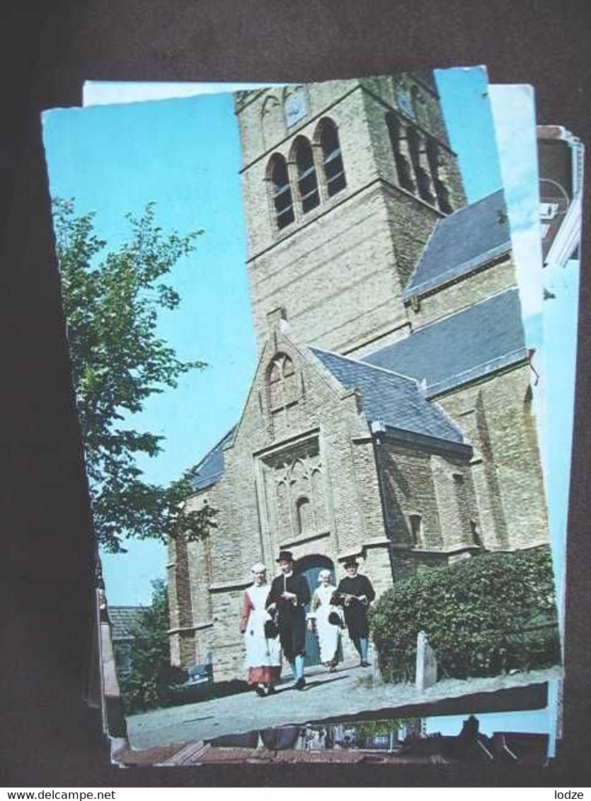 Nederland Holland Pays Bas Bolsward Met Klederdracht En Martini Kerk - Bolsward