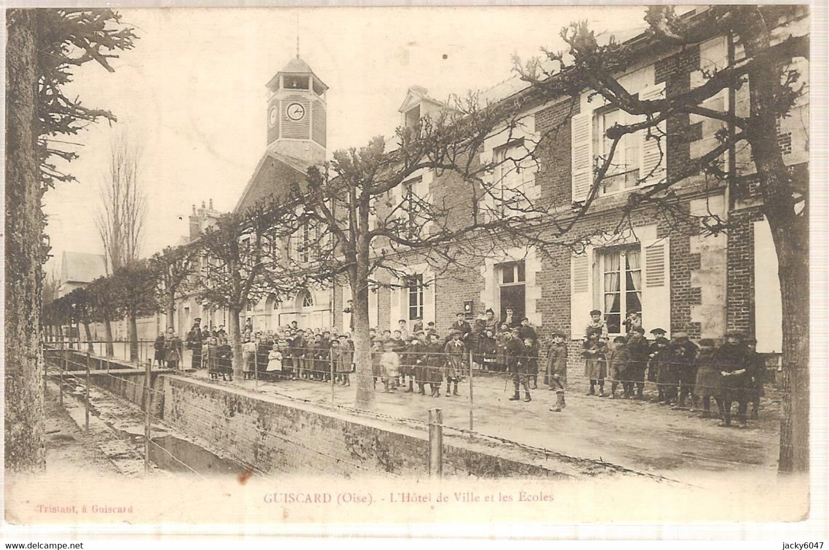 60 - Guiscard (oise) - L'Hôtel De Ville Et Les Ecoles - Guiscard