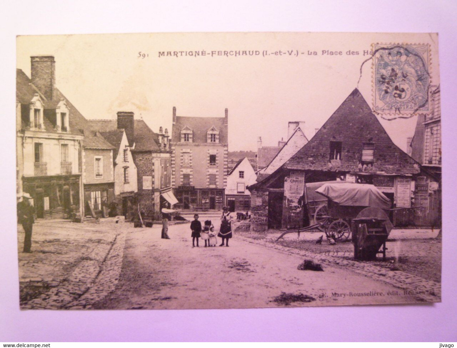 2021 - 3221  MARTIGNE-FERCHAUD  (Ille-et-Vilaine)  :  La Place Des HALLES  1906   XXX - Autres & Non Classés