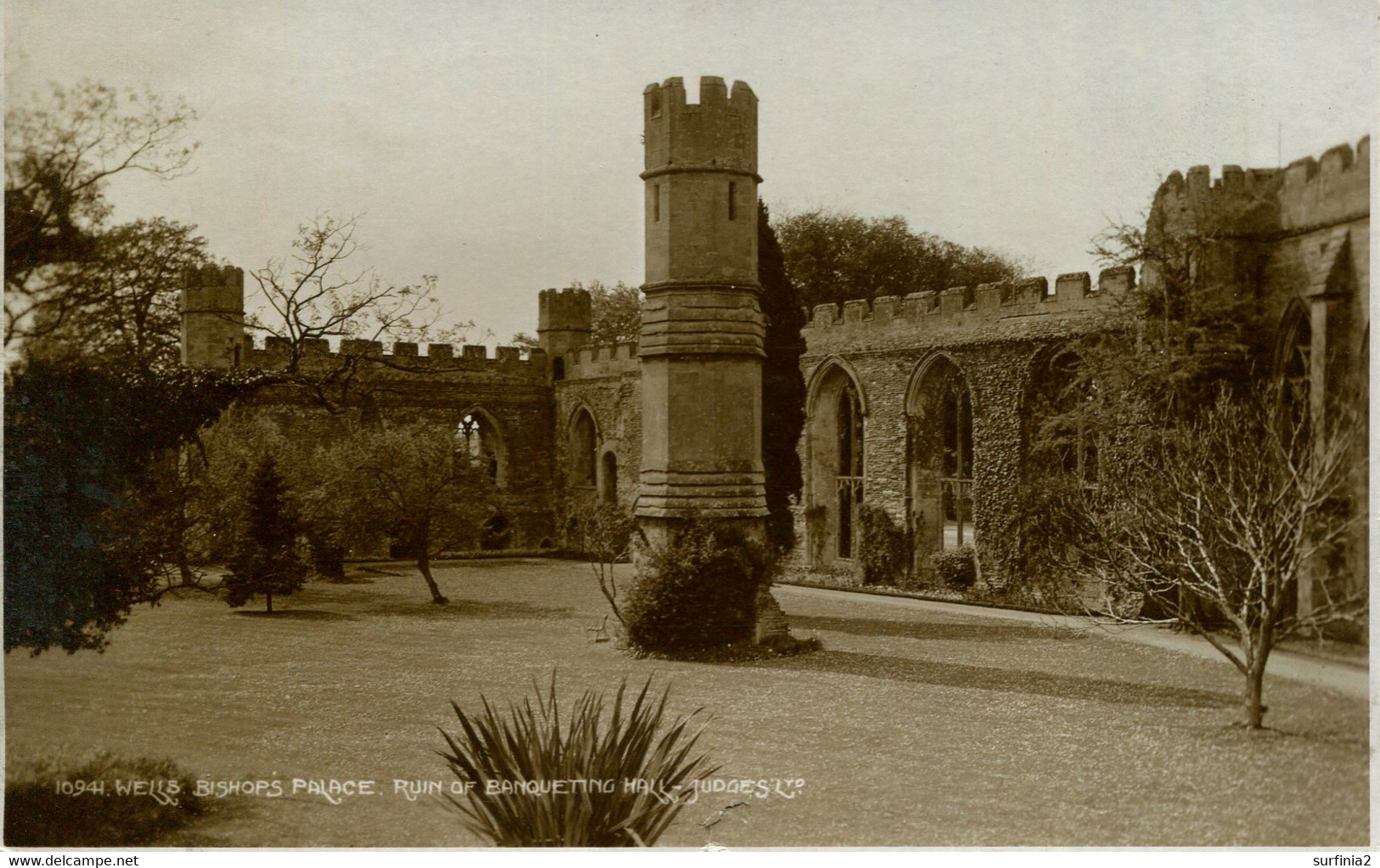 SOMERSET - WELLS - BISHOPS PALACE - RUINS OF BANQUETTING HALL RP Som690 - Wells