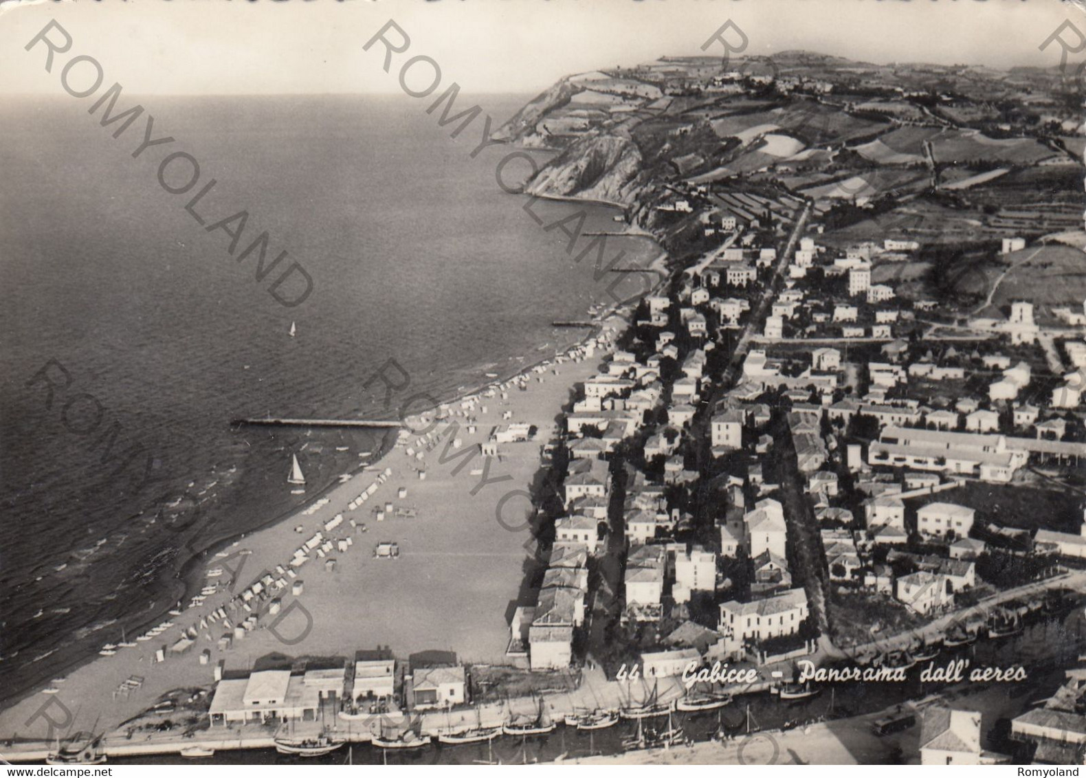 CARTOLINA  GABICCE MARE,PESARO,MARCHE,PANORAMA DALL"AEREO,SPIAGGIA,MARE,SOLE,ESTATE,VACANZA,BELLA ITALIA,VIAGGIATA 19653 - Pesaro