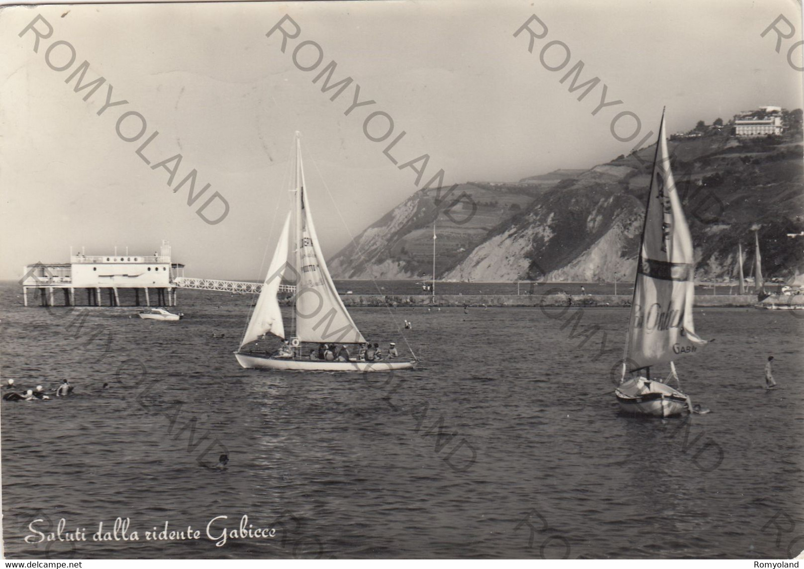 CARTOLINA  GABICCE MARE,PESARO,MARCHE,SALUTI DELLA RIDENTE GABICCE,MARE,SOLE,ESTATE,VACANZA,BELLA ITALIA,VIAGGIATA 1960 - Pesaro