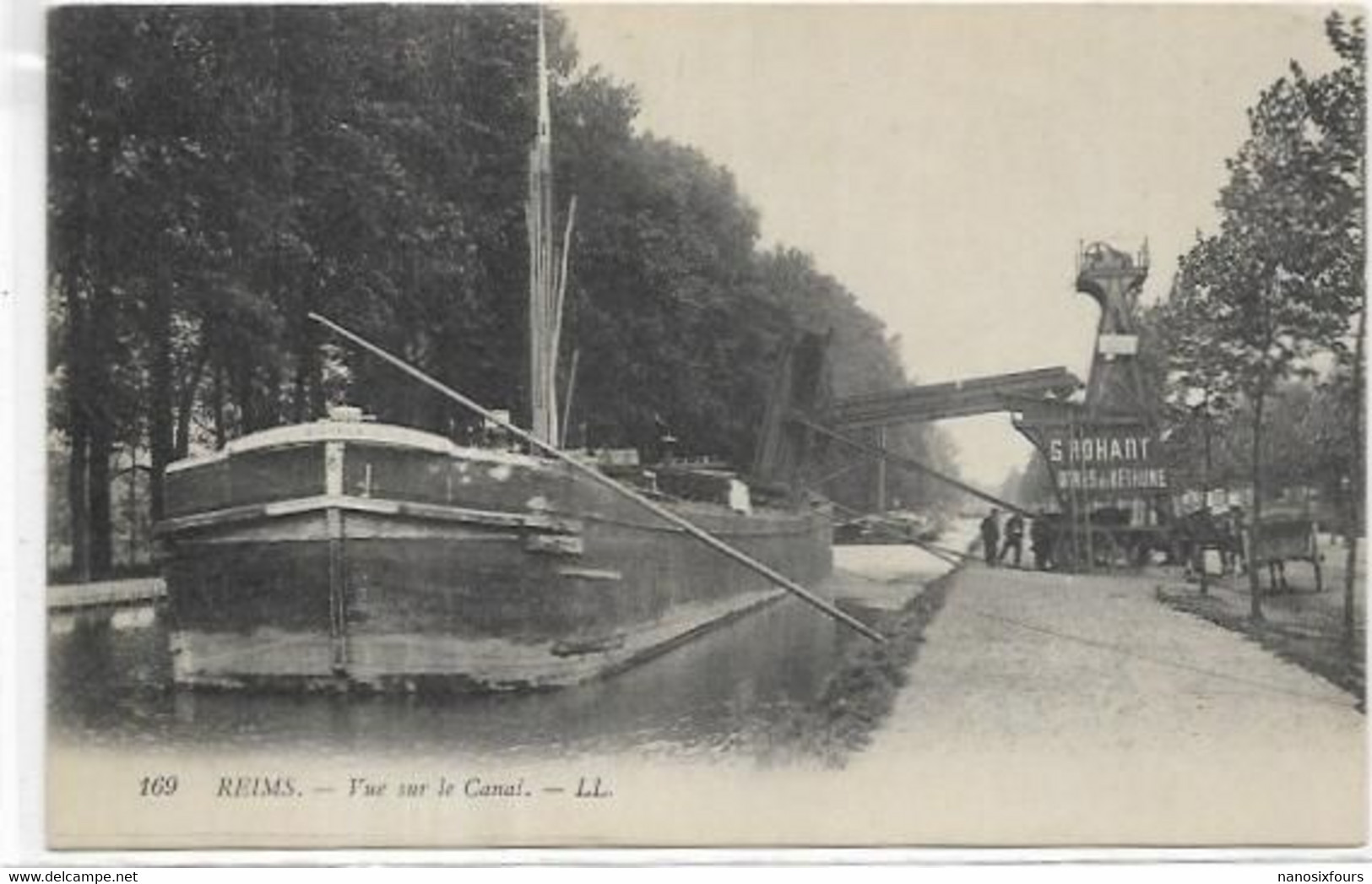 D 51.  REIMS.  VUE SUR LE CANAL PENICHE - Reims