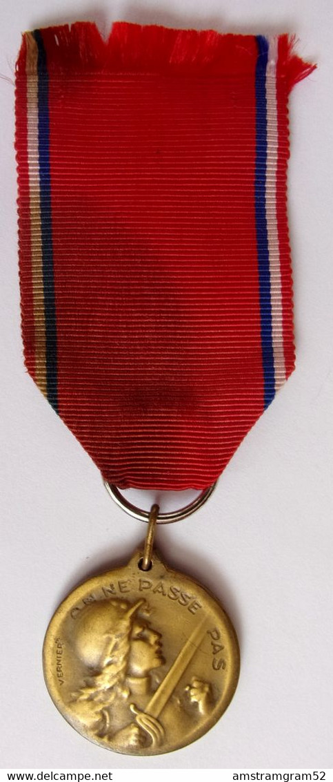 Médaille Militaire MEDAILLE DE VERDUN - Francia