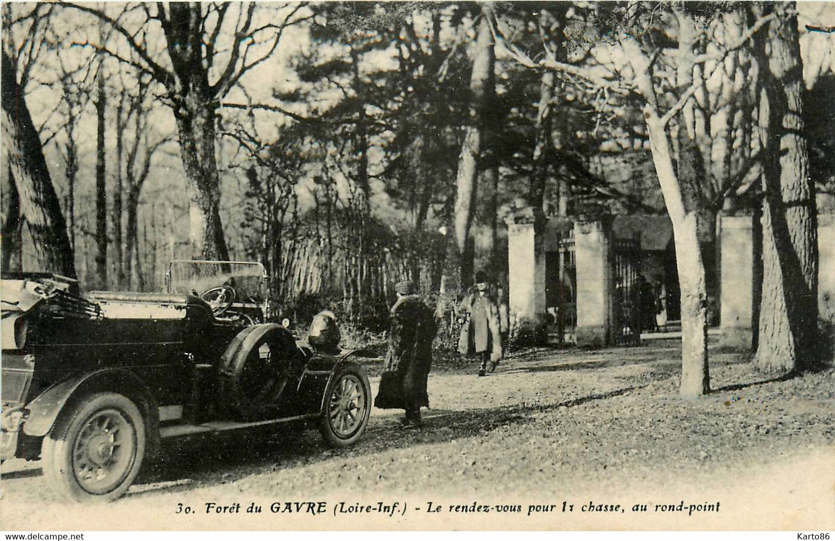 Le Gavre * Vue Sur La Forêt * Le Rendez Vous Pour La Chasse , Au Rond Point * Automobile Voiture Ancienne - Le Gavre