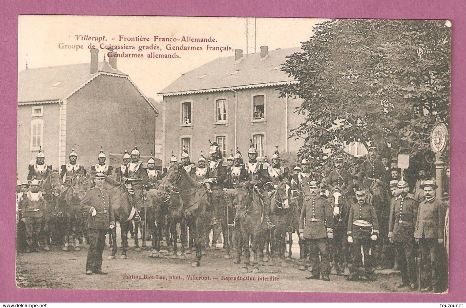 Cpa Frontière Franco Allemande Villerupt Groupe De Cuirassiers, Gendarmes Francais Gendarmes Allemands Biot Luc - Other & Unclassified