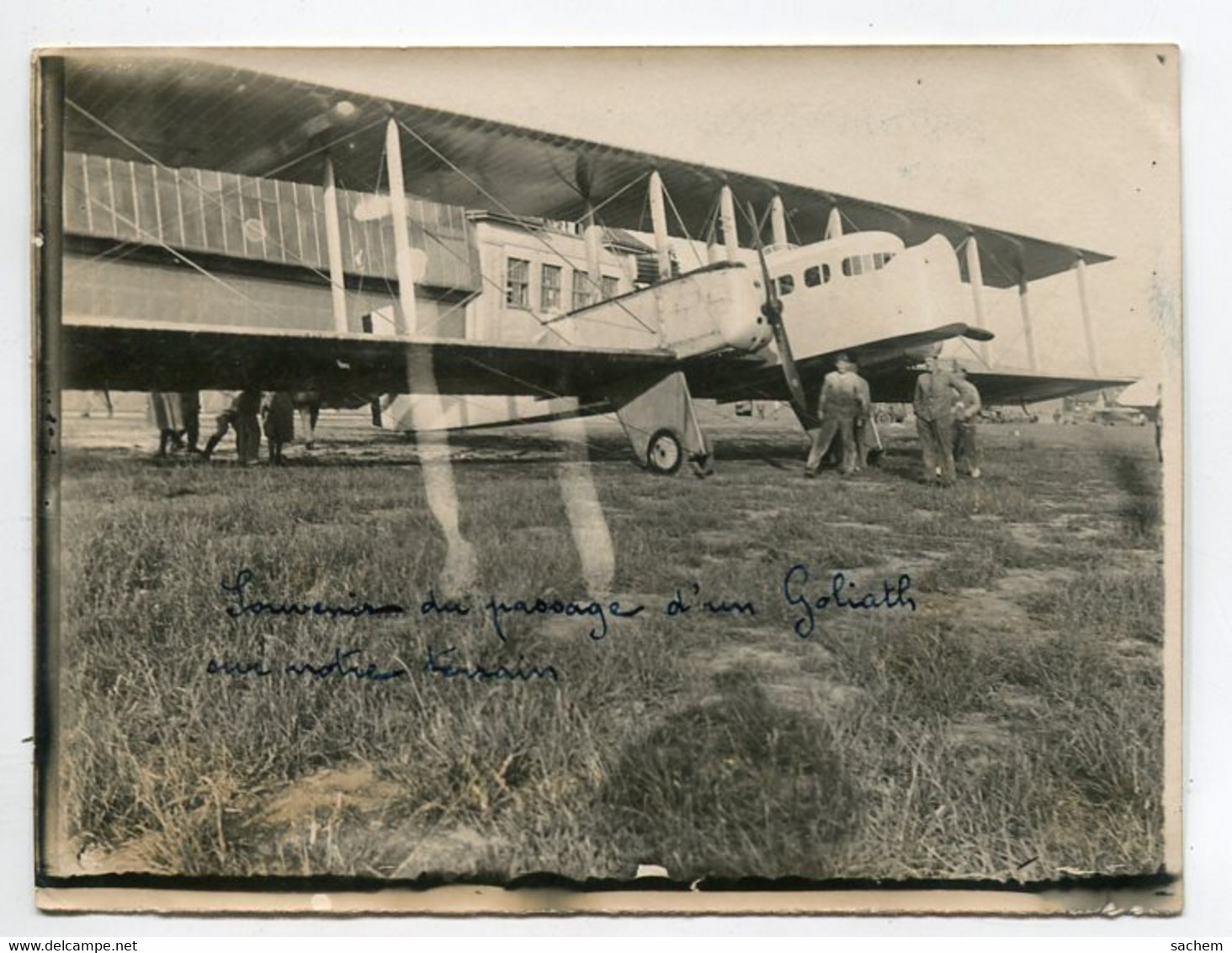 AVIATION NEUSTADT 020- Régim 12 Em PHOTOGRAPHIE 9x12  Souvenir Passage Avion GOLIATH Sur Notre Terrain - Other & Unclassified