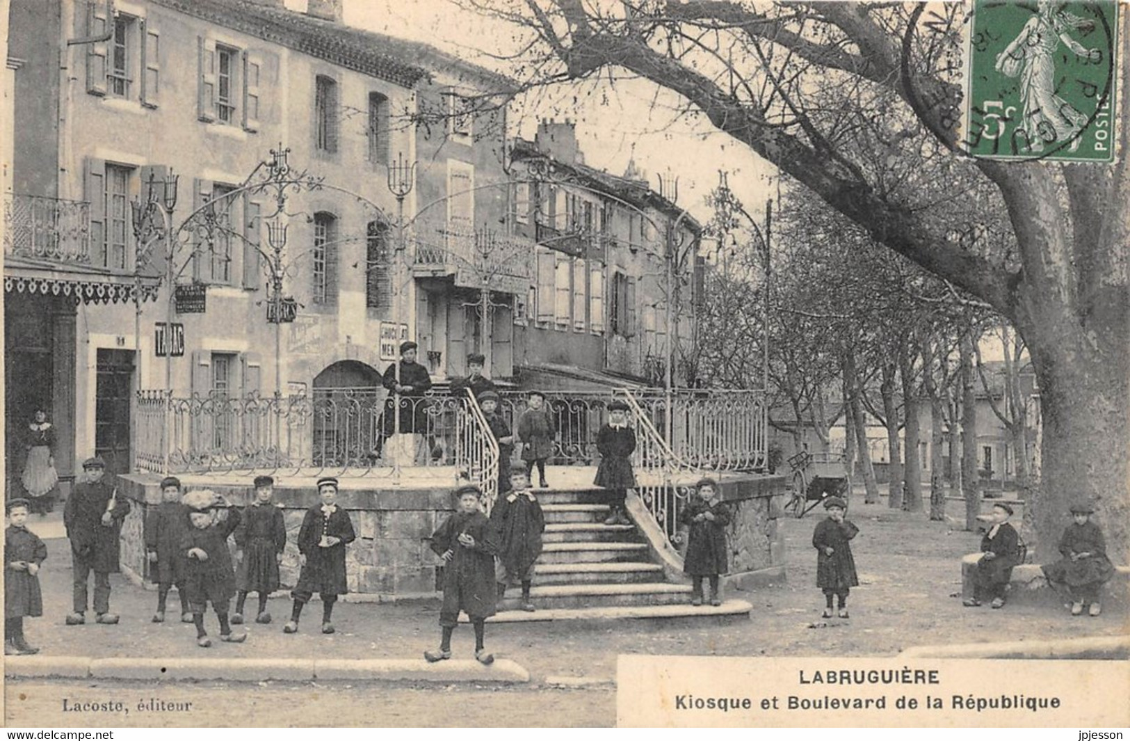 TARN  81  LABRUGUIERE    KIOSQUE ET BOULEVARD DE LA REPUBLIQUE - Labruguière