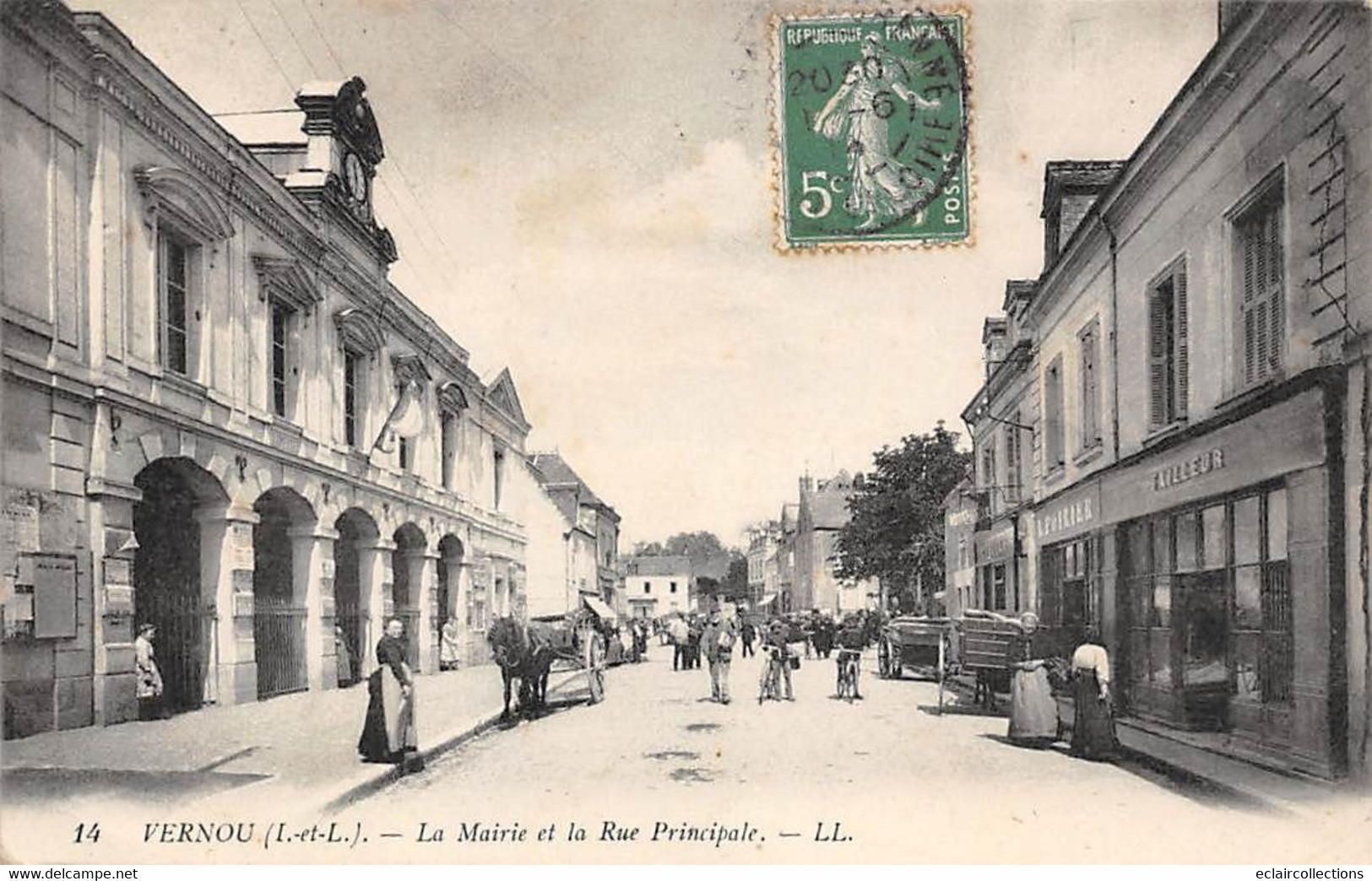 Vernou Sur Brenne         37           La Mairie Et La Rue Principale. Commerces            (voir Scan) - Sonstige & Ohne Zuordnung