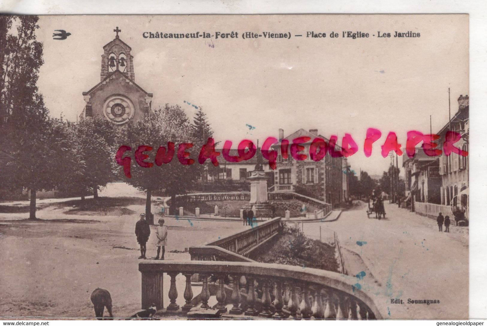 87 - CHATEAUNEUF LA FORET - PLACE DE L' EGLISE  LES JARDINS  -STATUE DE LA LIBERTE - EDITEUR SOUMAGNAS - Chateauneuf La Foret