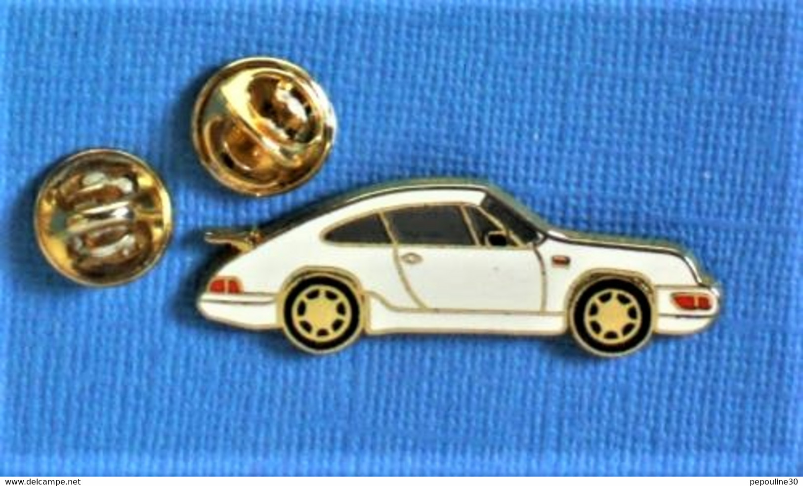 1 PIN'S //  ** PORSCHE 911 CARRERA ** . (Made In France)  . Attaches Double - Porsche