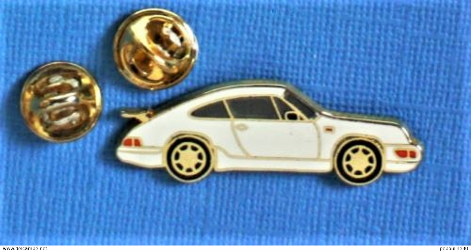 1 PIN'S //  ** PORSCHE 911 CARRERA ** . (Made In France)  . Attaches Double - Porsche