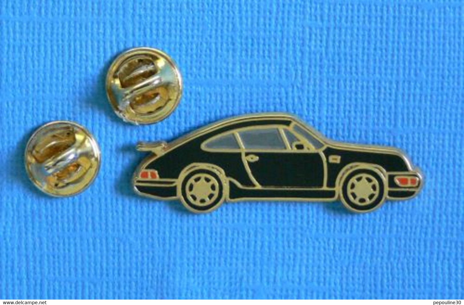 1 PIN'S //  ** PORSCHE 911 CARRERA ** . (Made In France) . Attaches Double - Porsche