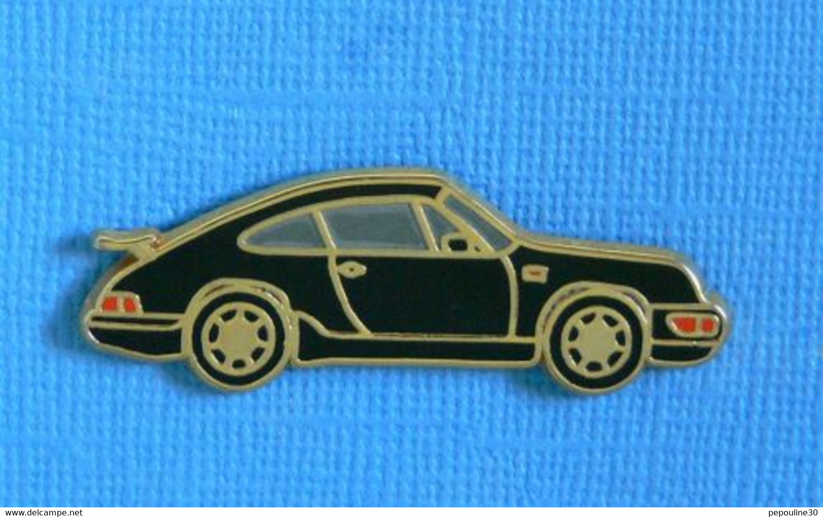 1 PIN'S //  ** PORSCHE 911 CARRERA ** . (Made In France) . Attaches Double - Porsche