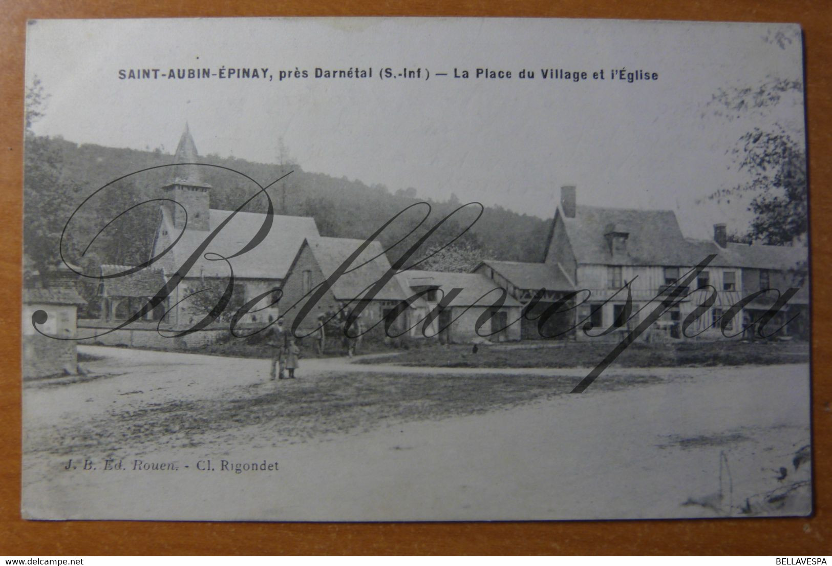 Saint Aubin Epinay Pres Darnétal La Place Du Village Et L'eglise D76 - Autres & Non Classés