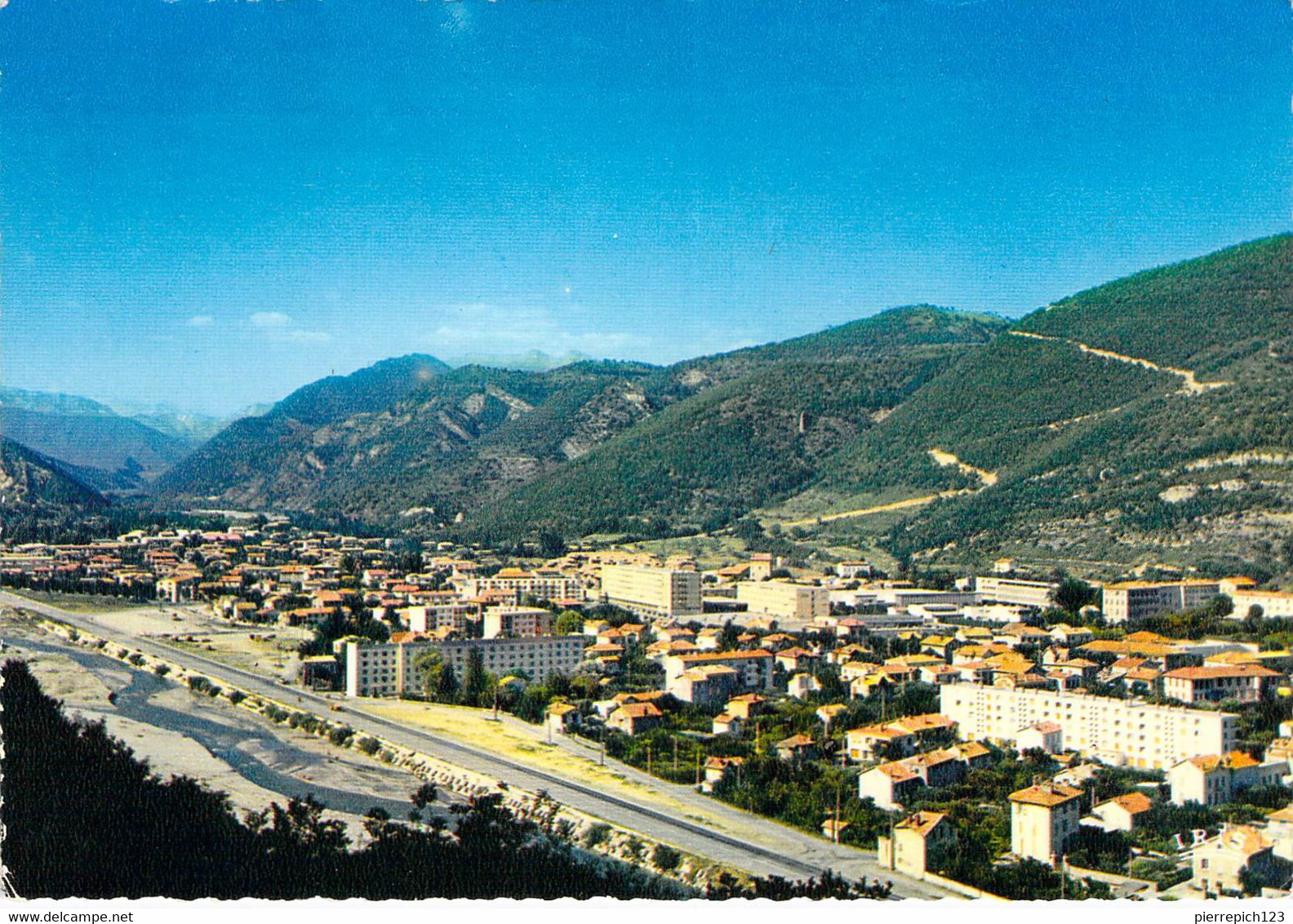 04 - Digne - Vue Générale - Au Premier Plan, La Bléone - Digne