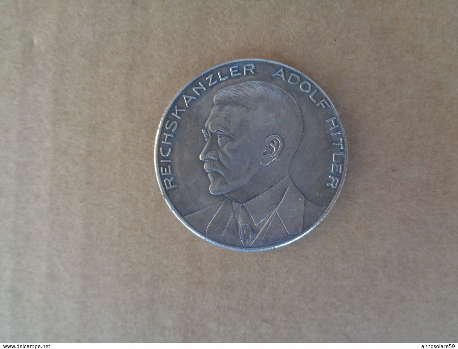 MEDAGLIA TEDESCA CON SVASTICA "ADOLF HITLER" - LEGGI - Royaux/De Noblesse