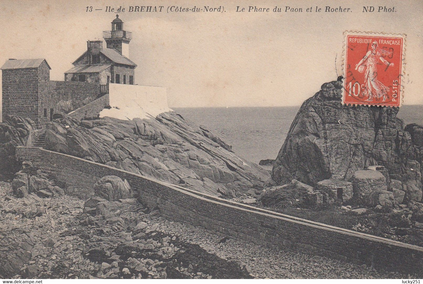 France - Phare - Ile De Brehat, Le Phare Du Paon Et Le Rocher - Circulée - Leuchttürme