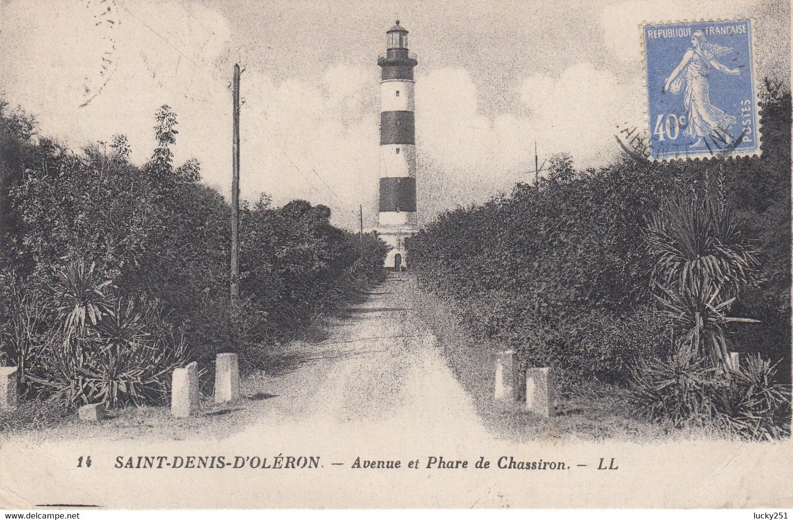 France - Phare - Saint Denis D'Oléron - Avenue Et Phare De Chassiron - Circulée - Vuurtorens