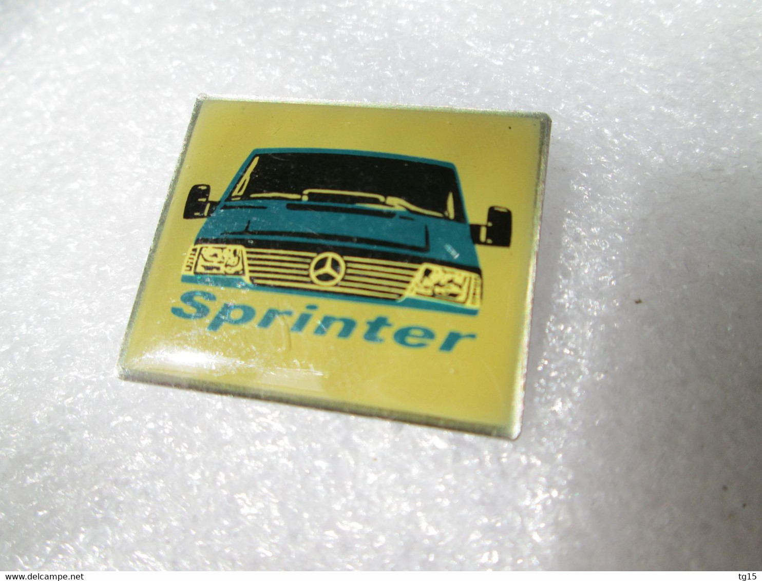 PIN'S    FOURGON     MERCEDES BENZ    SPRINTER    BLEU - Mercedes