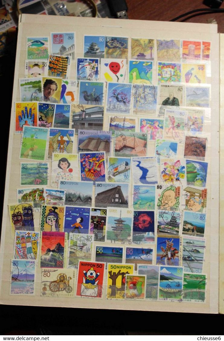 Japon lot  050   plus de 900 timbres oblitérés
