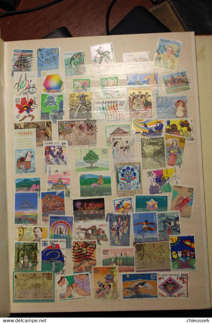 Japon lot  050   plus de 900 timbres oblitérés