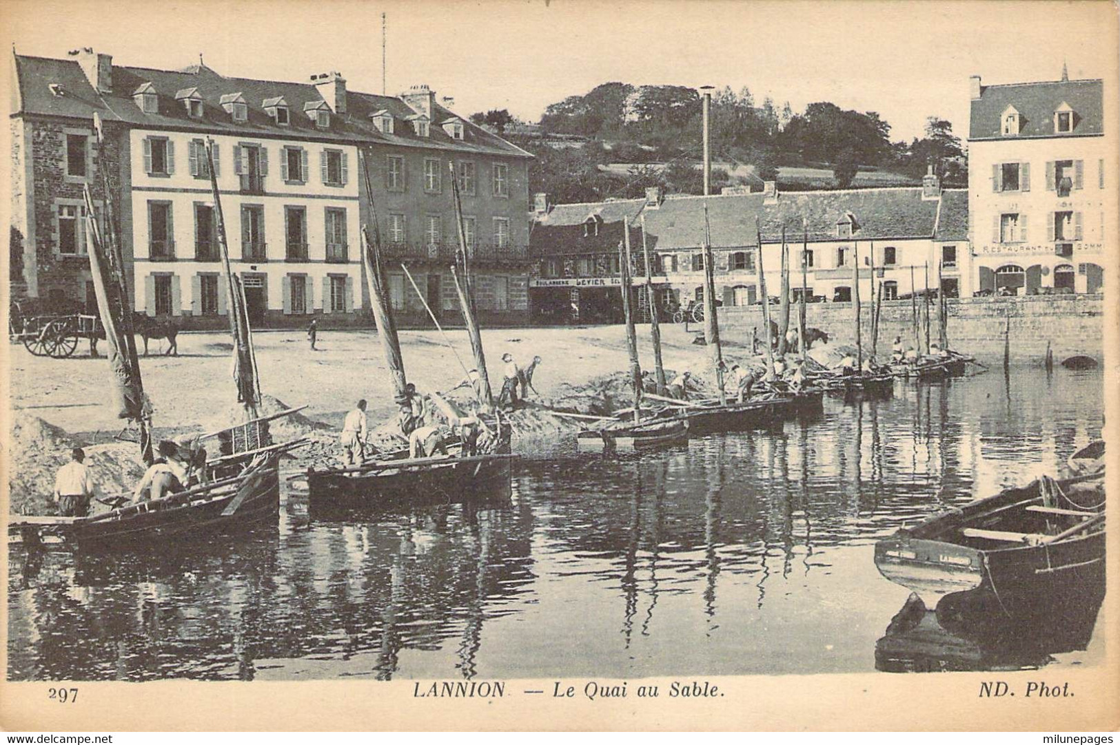 22 Côtes D'Armor Alors Du Nord Le Quai Au Sable De LANNION Chargement Du Sable Dans Les Barques - Lannion