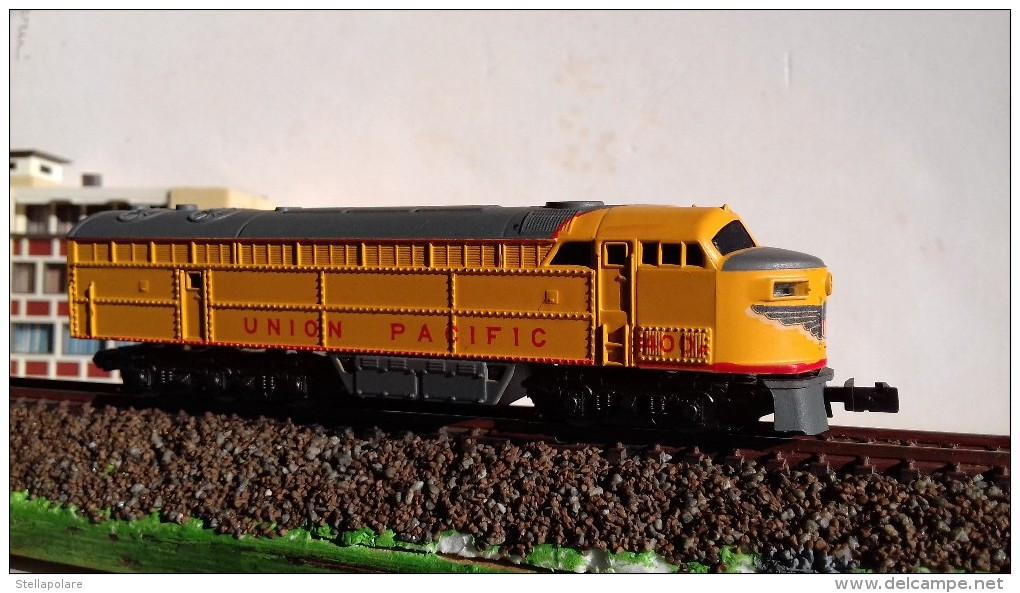 RIVAROSSI ATLAS 2122 N Scale VINTAGE UNION PACIFIC Loco Diesel Fairbanks Morse C Liner - In Original Box - Loks