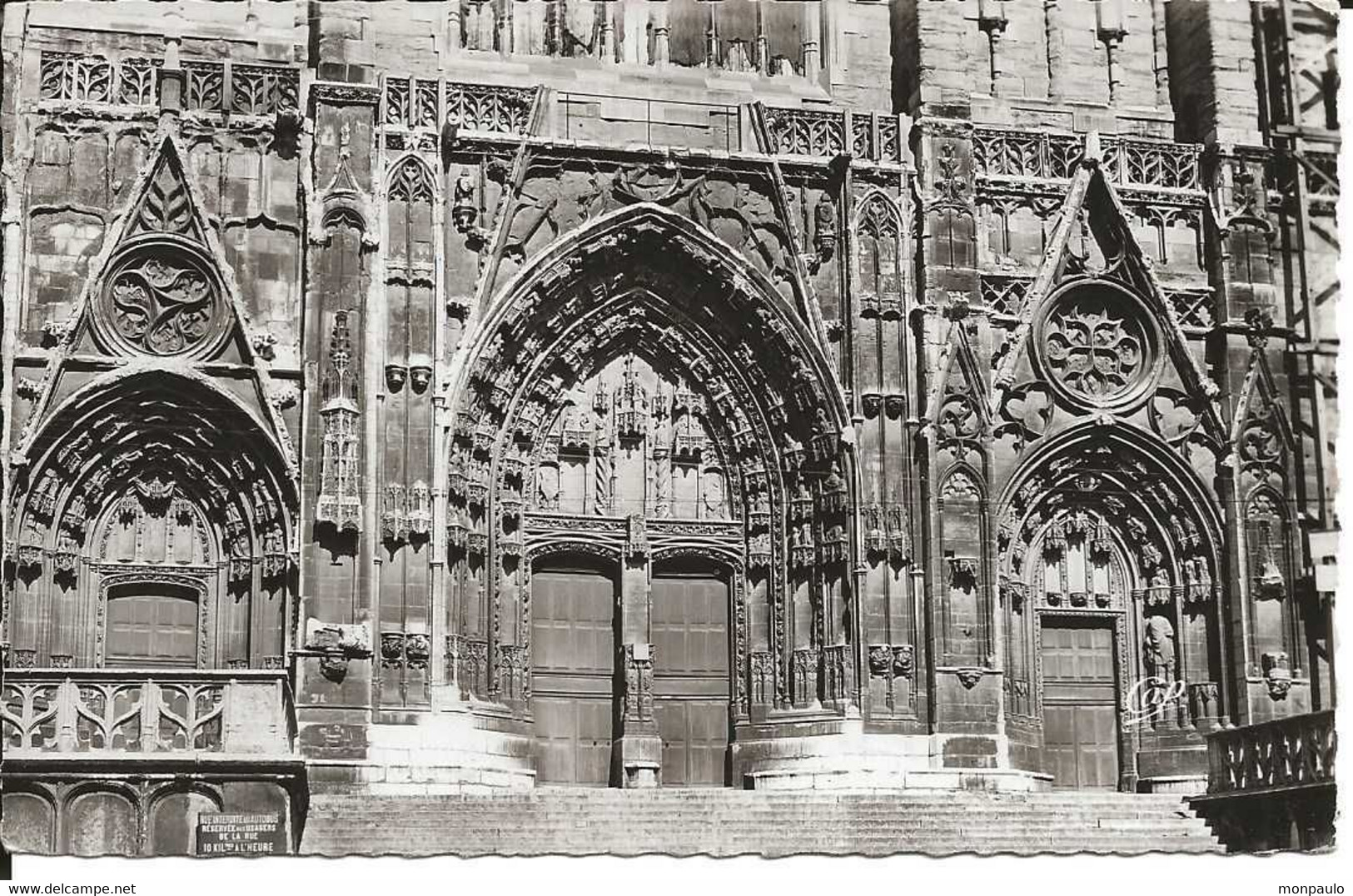 38. CPSM. Isère. Vienne. La Cathédrale, Les Trois Portails - Vienne