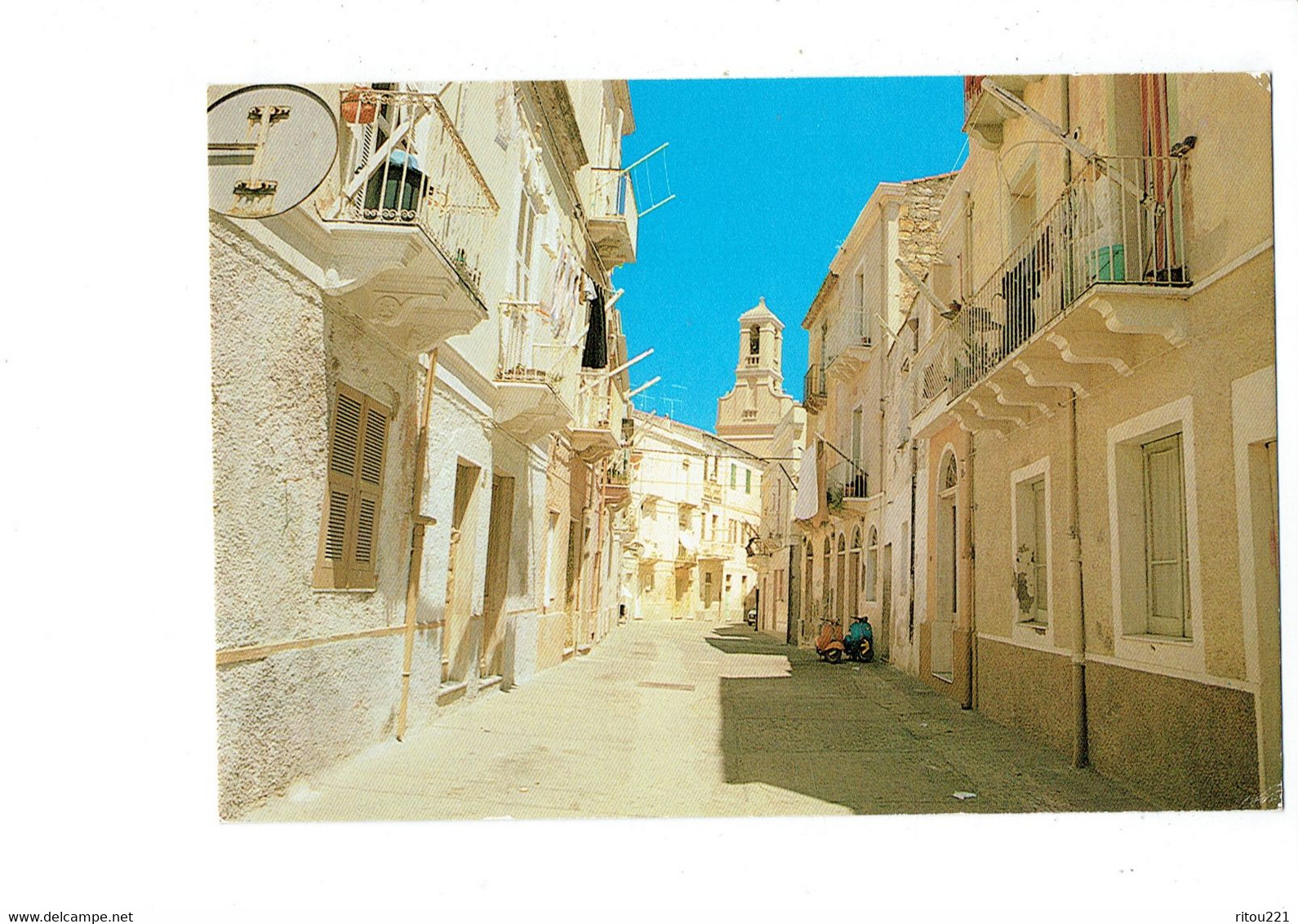 Cpm - CAP Carloforte - Italie - Une Rue - Vespa - - Carbonia