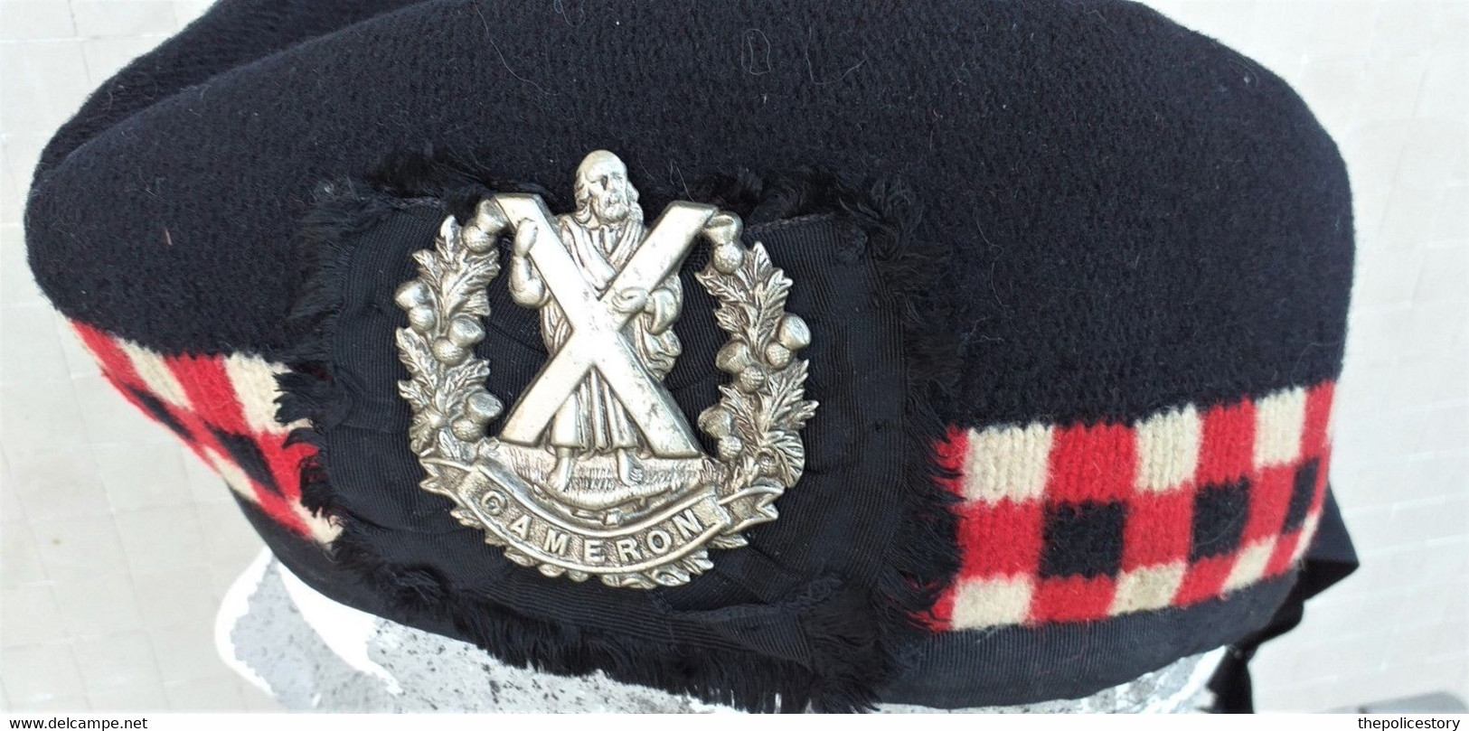 Queen's Own Cameron Highlanders Glengarry del 1975 originale completo marcato