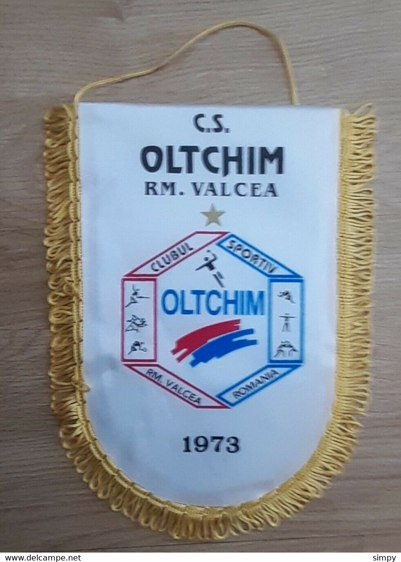 Pennant Handball Club C.S. OLTCHIM Valcea Romania 20x26cm - Handball