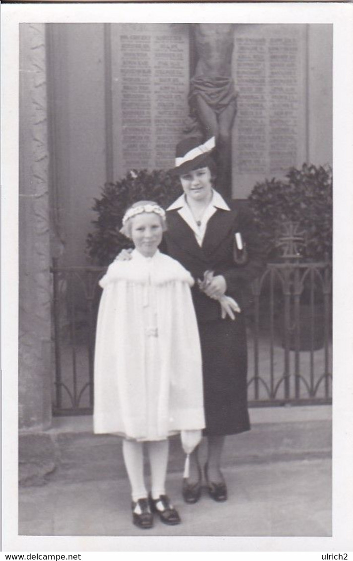 AK Foto Mädchen In Weißem Kleid Mit Dame - Kommunion - Ca. 1910/20  (58002) - Comuniones