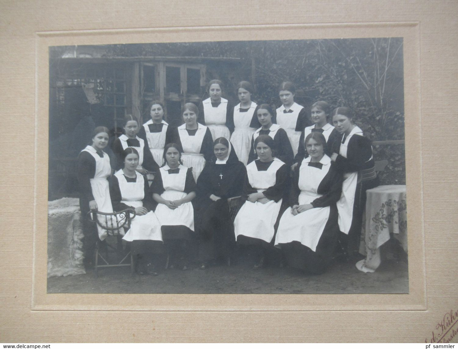 Altes Großes Foto Um 1900 ?! Mädchenklasse / Schwestern Mit Nonne / Ordensfrau Fotograf Ed. Kühne Helmstedt - Professions