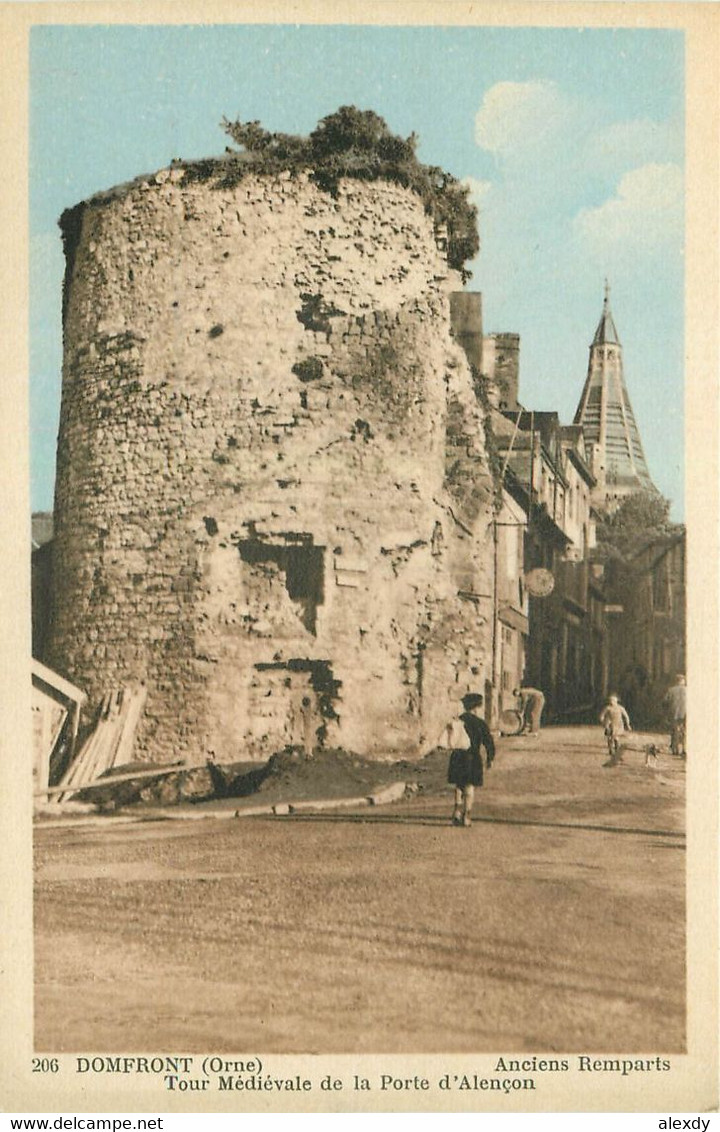 Deux Cpa 61 DOMFRONT. Tour Porte D'Alençon Et Vieilles Maisons Animation - Domfront