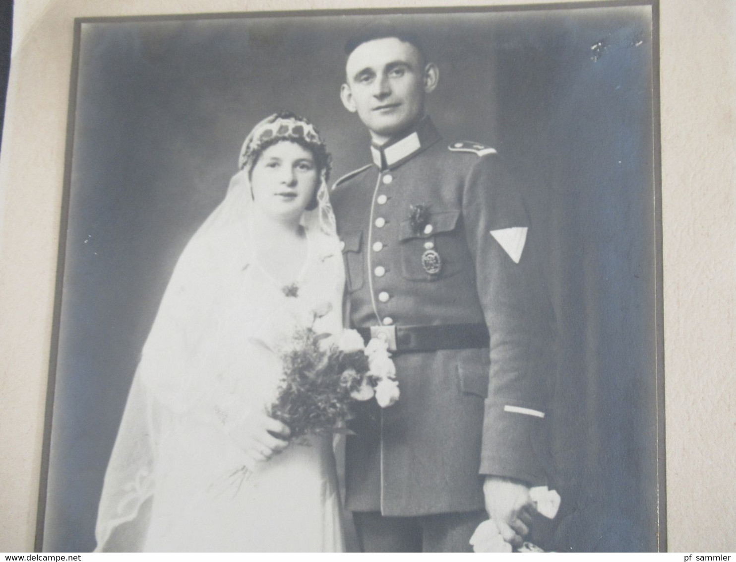 3.Reich Original Foto Hochzeit Mann In Uniform Mit Orden Und Abzeichen Vermutlich Ostpreußen - Uniforms