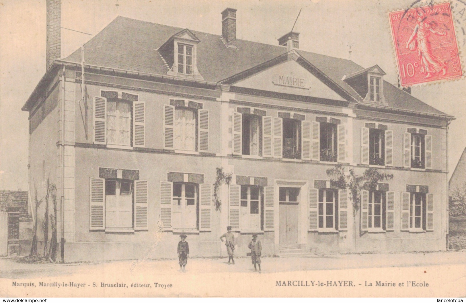 10 - MARCILLY LE HAYER / LA MAIRIE ET L'ECOLE - Marcilly