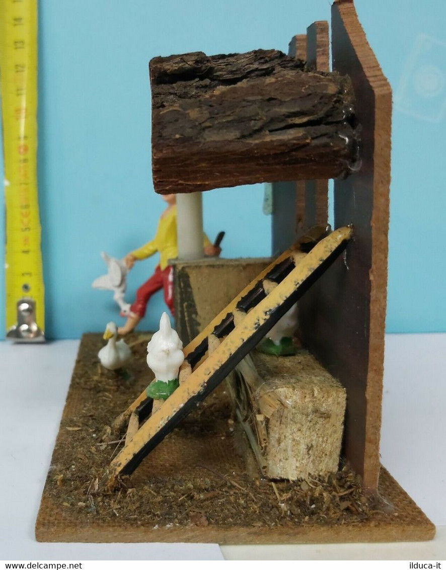 95575 Pastorello Presepe - Diorama - Ragazzo Con Galline Nel Pollaio - Nacimientos - Pesebres