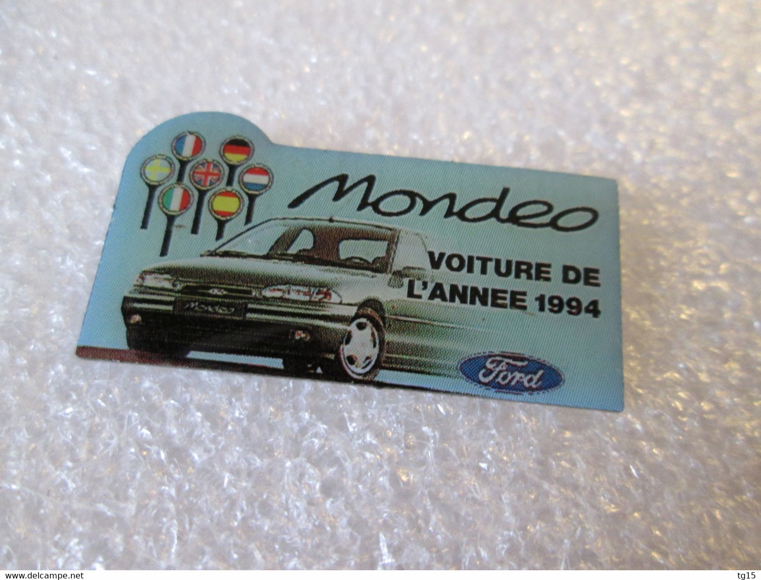 PIN'S    FORD  MONDEO    VOITURE DE L ANNEE 1994 - Ford