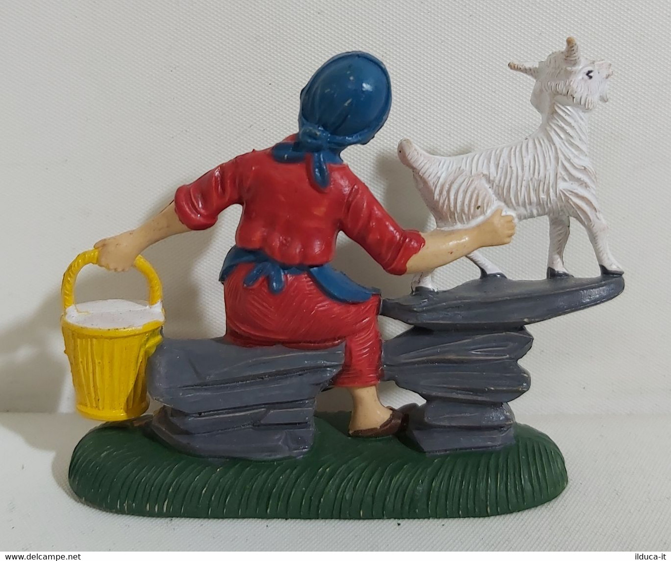 84769 Pastorello Presepe - Statuina In Plastica - Donna Con Agnello - Nacimientos - Pesebres