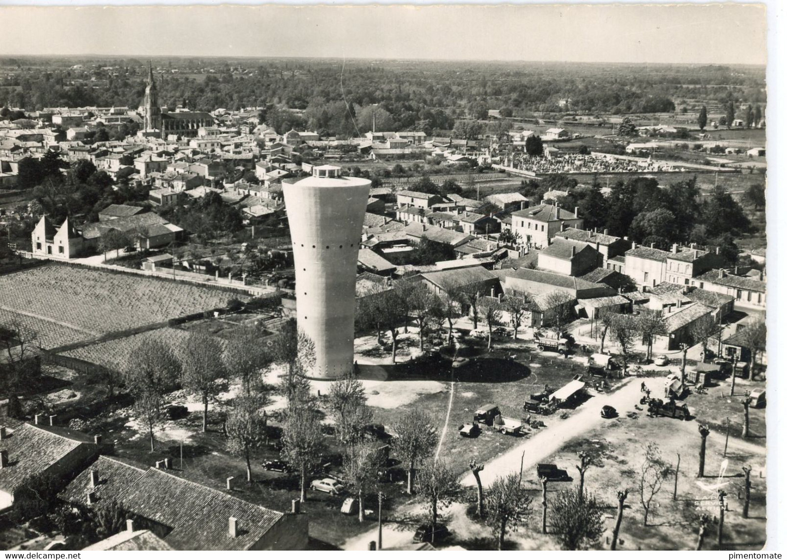 EN AVION AU DESSUS DE LESPARRE MEDOC LE CHATEAU D'EAU ET LE CHAMP DE FOIRE VUE AERIENNE LAPIE - Lesparre Medoc