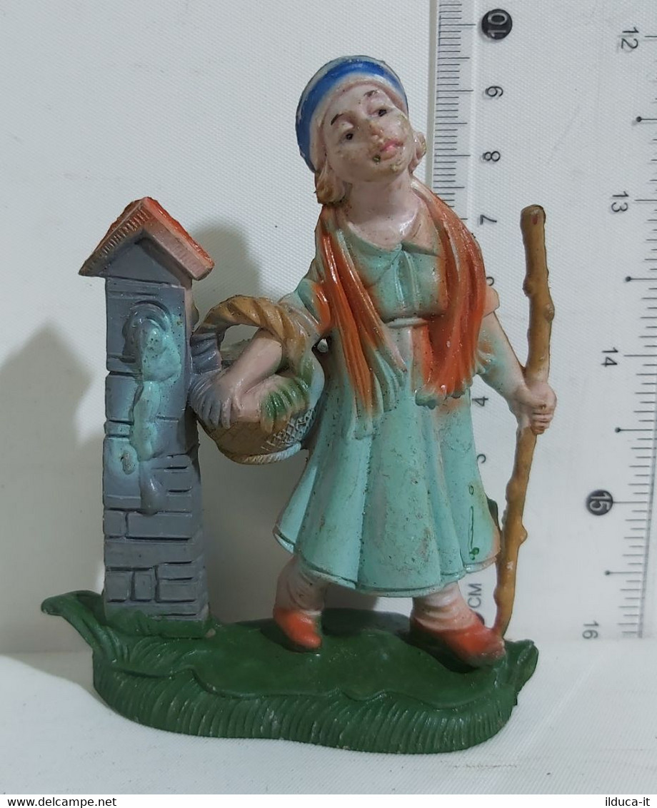 27034 Pastorello Presepe - Statuina In Plastica - Donna Alla Fontana - Presepi