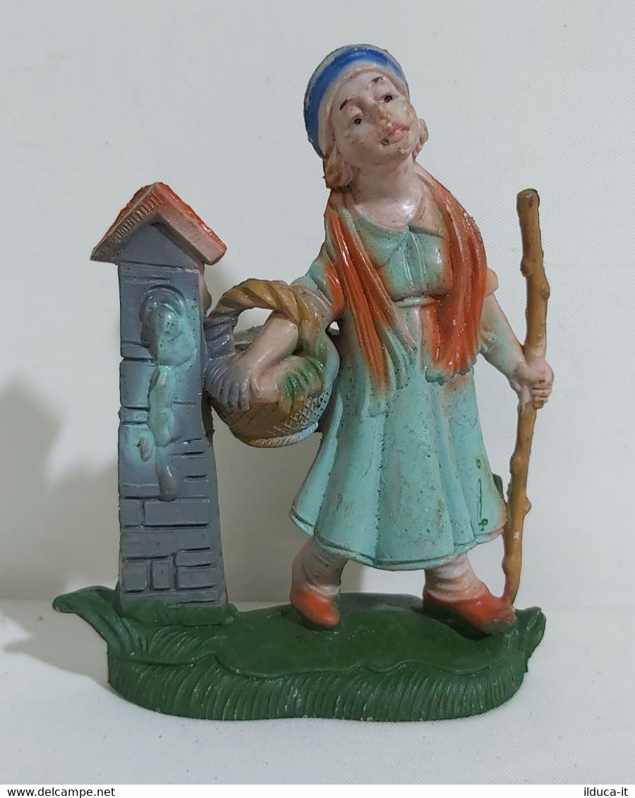 27034 Pastorello Presepe - Statuina In Plastica - Donna Alla Fontana - Weihnachtskrippen