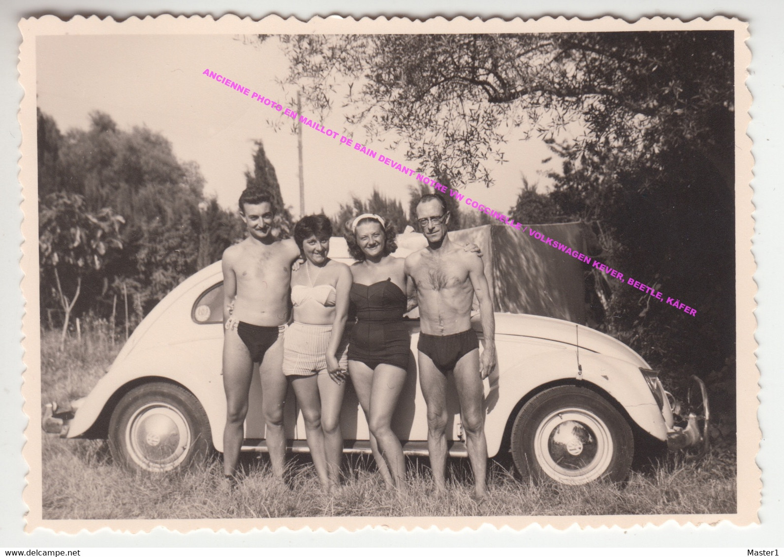 ANCIENNE PHOTO EN MAILLOT DE BAIN DEVANT NOTRE VW COCCINELLE / VOLKSWAGEN KEVER, BEETLE, KÄFER - PKW