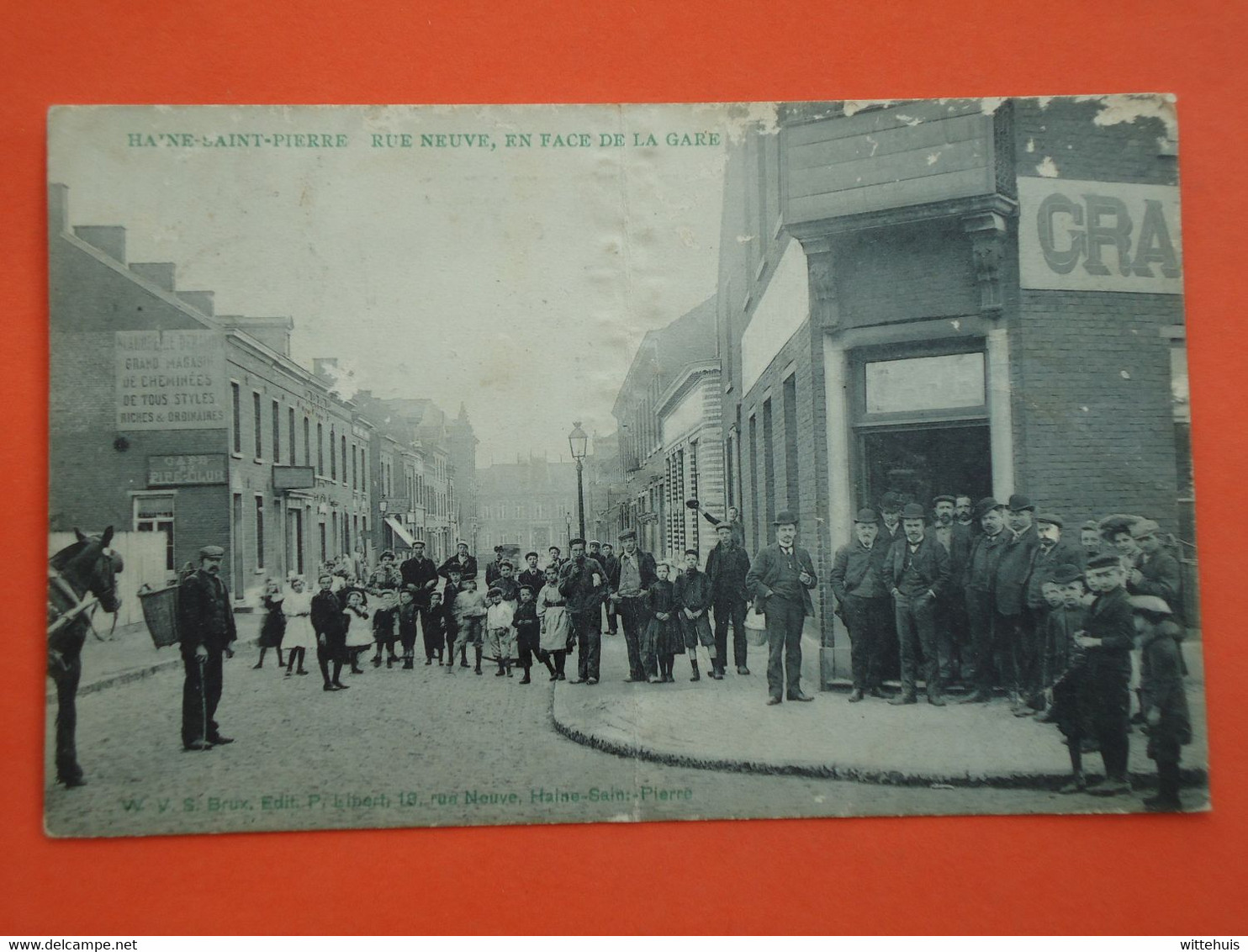 La Louvière  Haine Saint - Pierre  Rue Neuve En Face De La Gare   ( 2 Scans ) - La Louvière